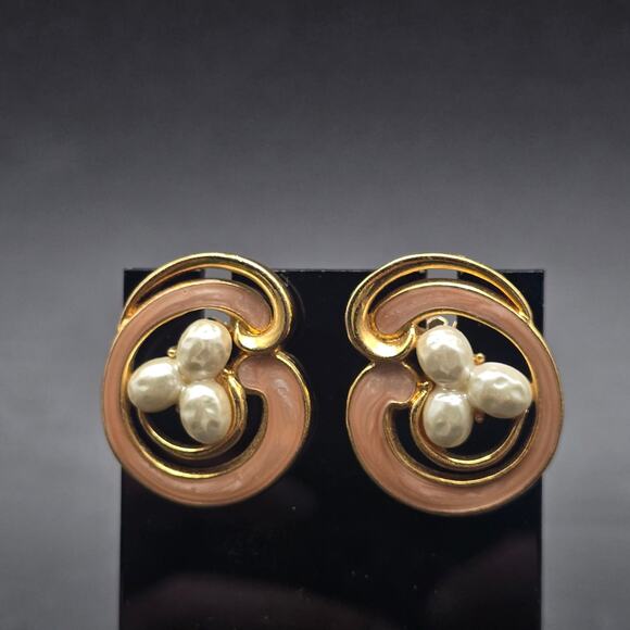Avon Peach Enamel Swirl Earrings with Faux Fresh Water Pearls Vintage - Picture 1 of 6